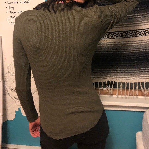 Green long sleeve - Picture 2 of 2